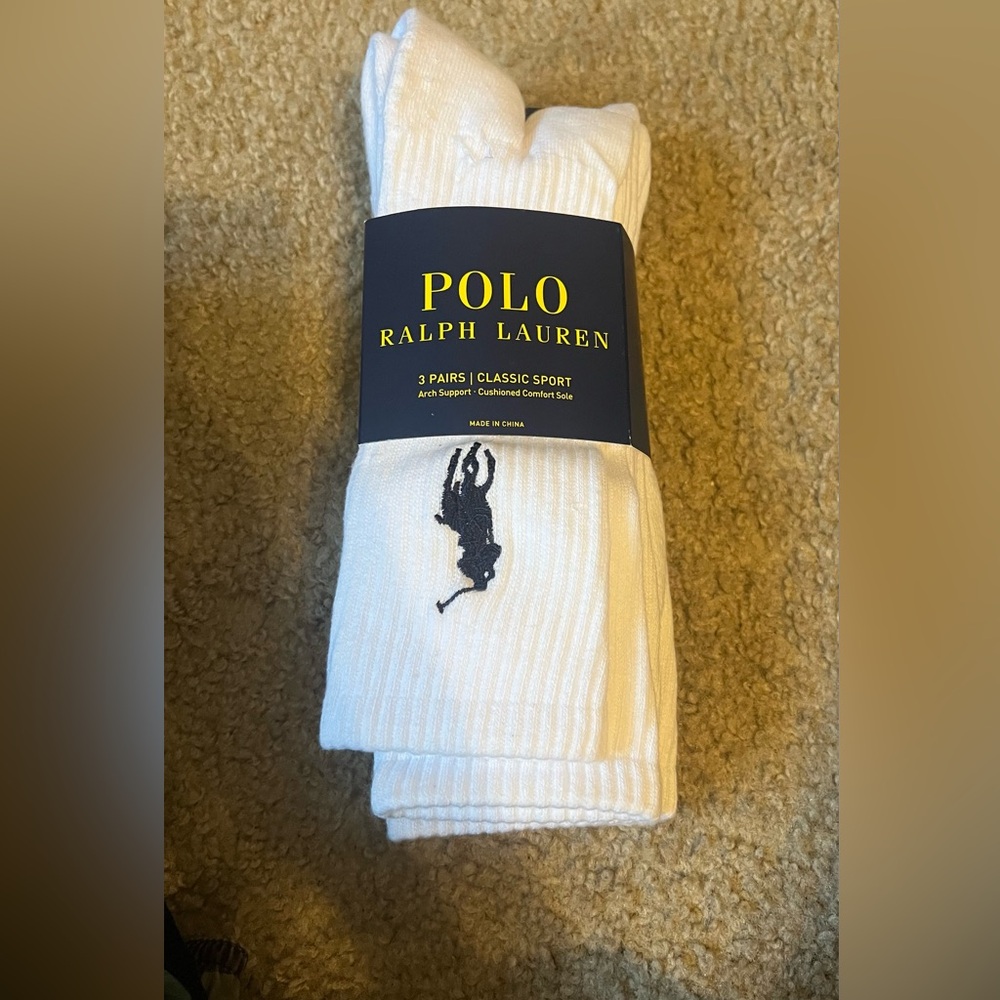 3pairs of white socks